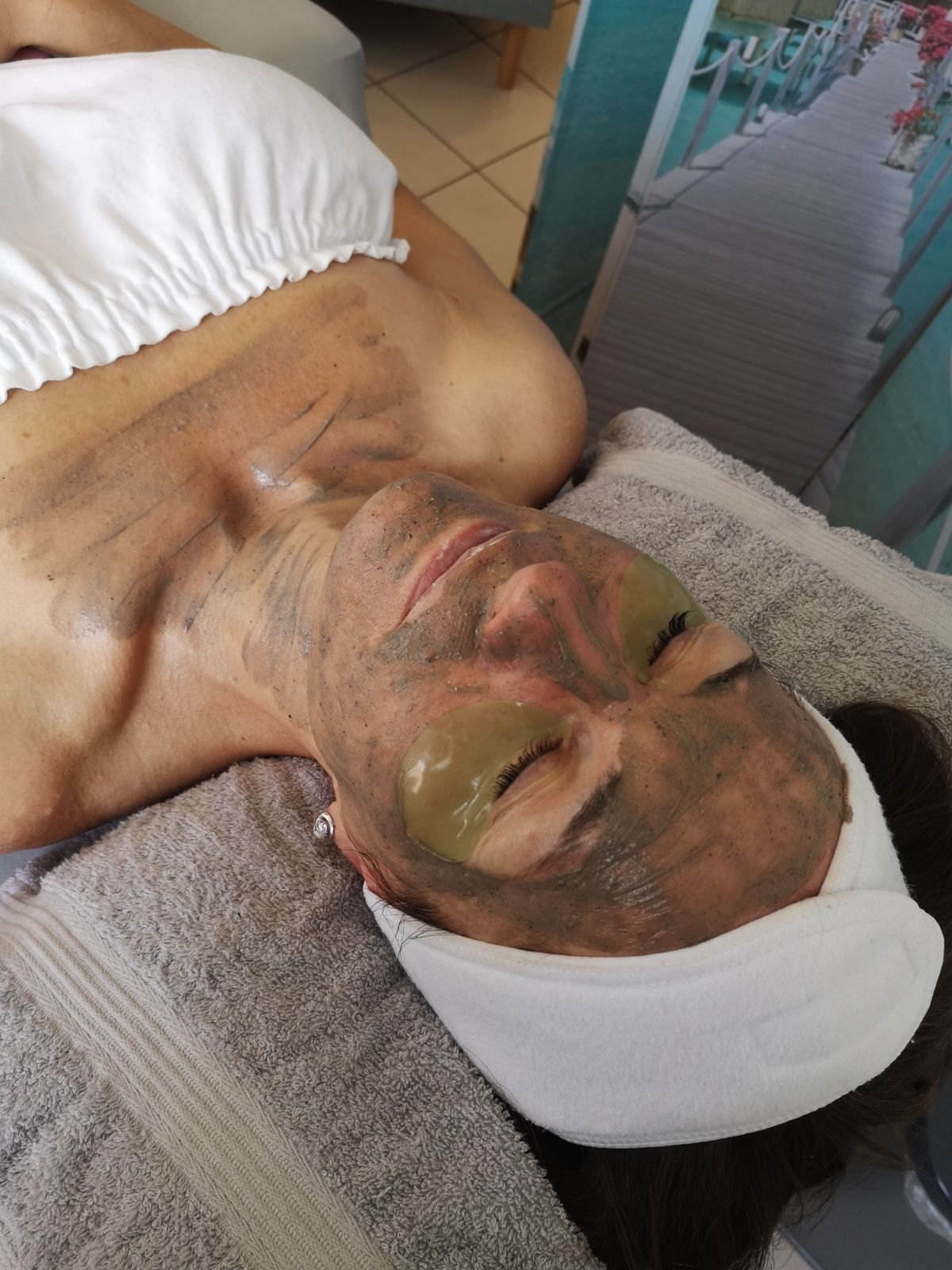 Detox arcmaszk kezelés közben